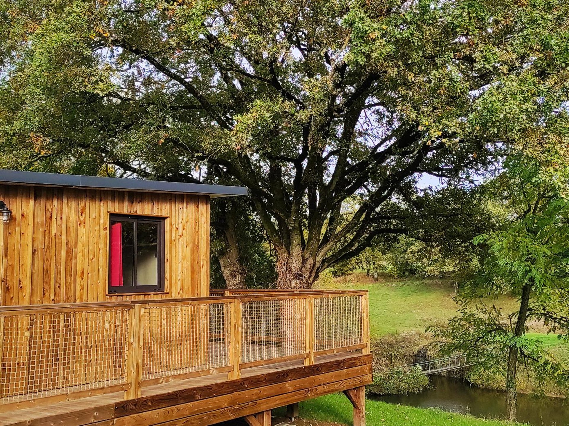 Le Chalet Des Logis De L Oumois Cabane Pays De La Loire Hebergement