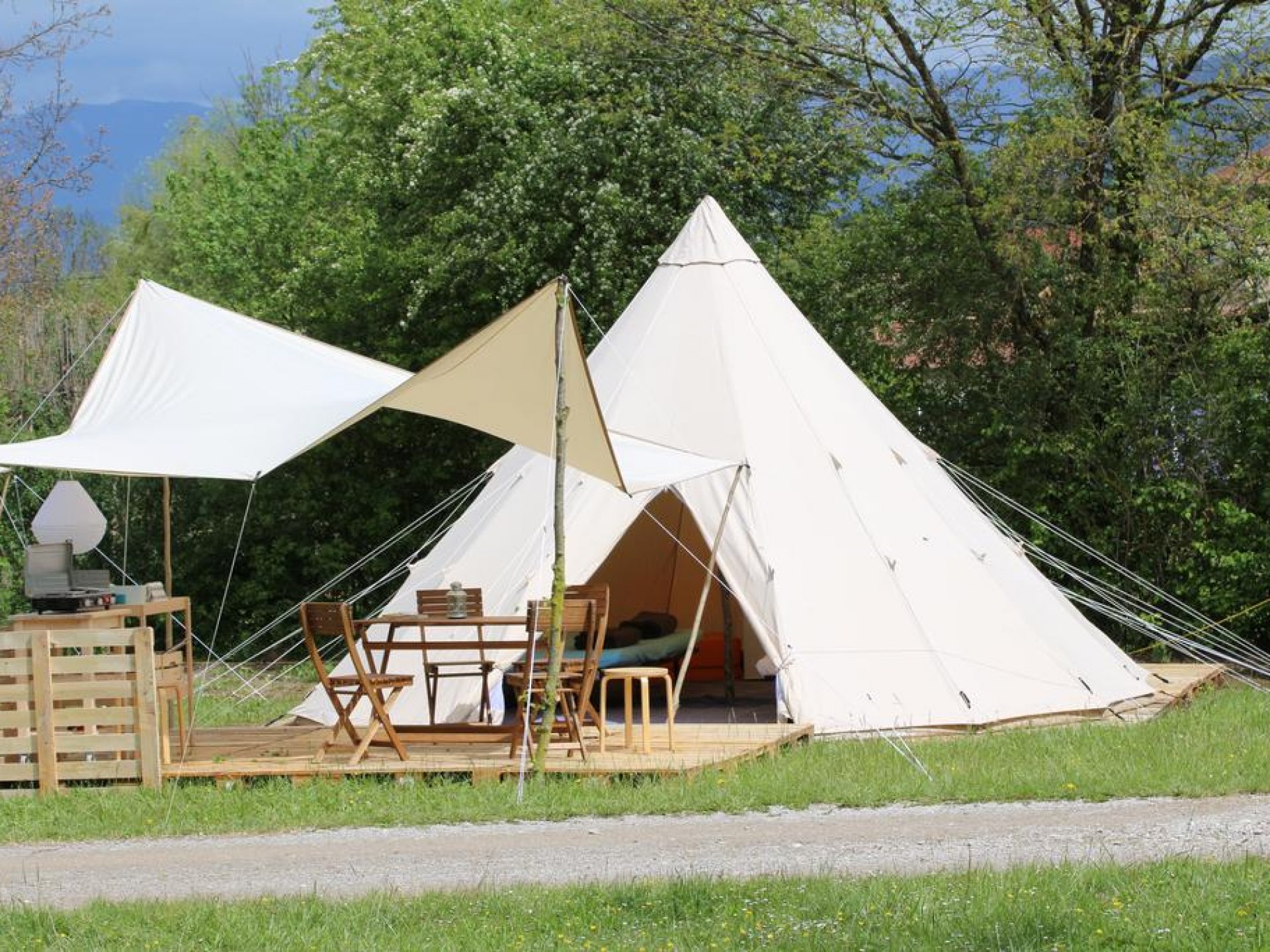 Tente Tipi Tente tente lodge Rh  ne-Alpes  Auvergne-Rh  ne-Alpes